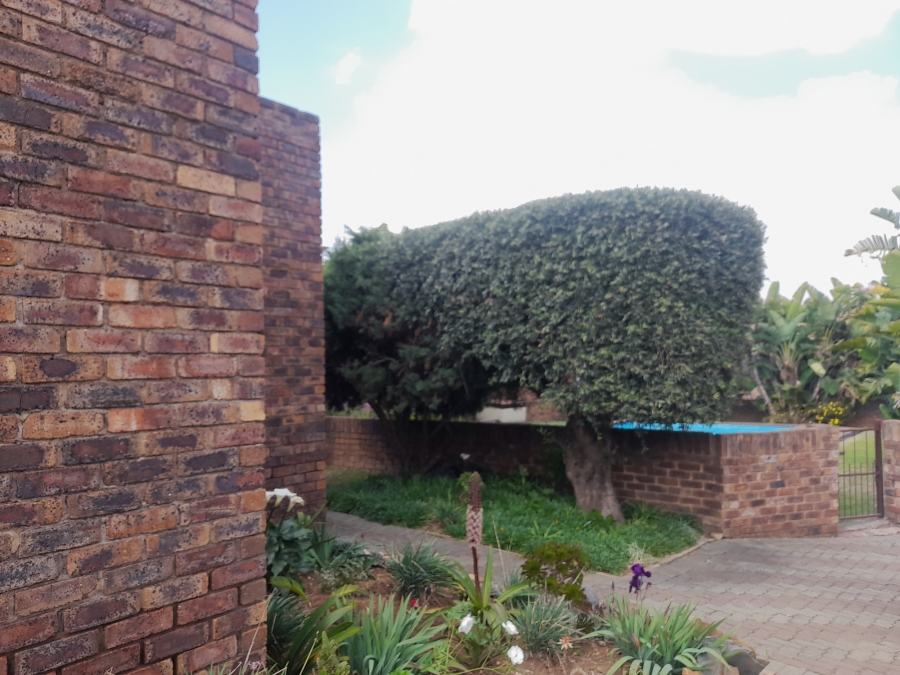 2 Bedroom Property for Sale in Oakdene Gauteng