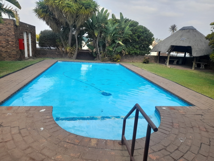 2 Bedroom Property for Sale in Oakdene Gauteng