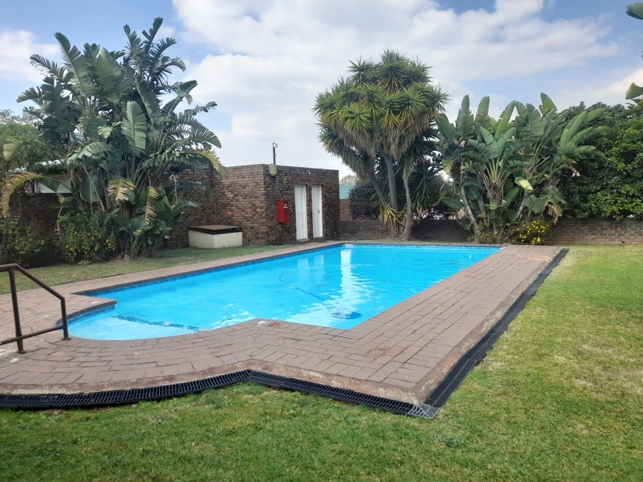 2 Bedroom Property for Sale in Oakdene Gauteng