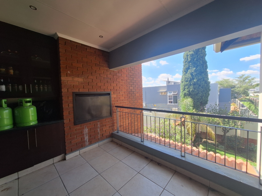 3 Bedroom Property for Sale in Greenstone Hill Gauteng