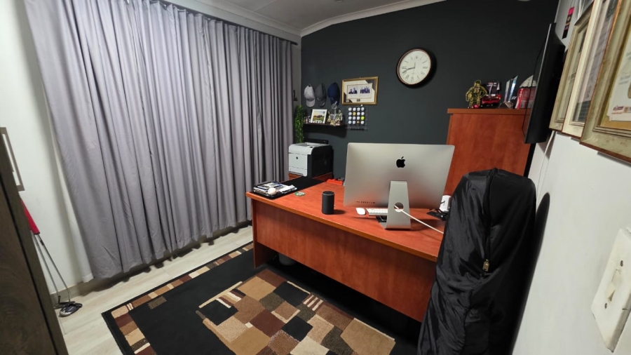 6 Bedroom Property for Sale in Doornpoort Gauteng