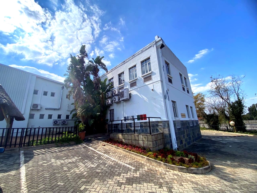 To Let Commercial Property for Rent in Randjespark Gauteng