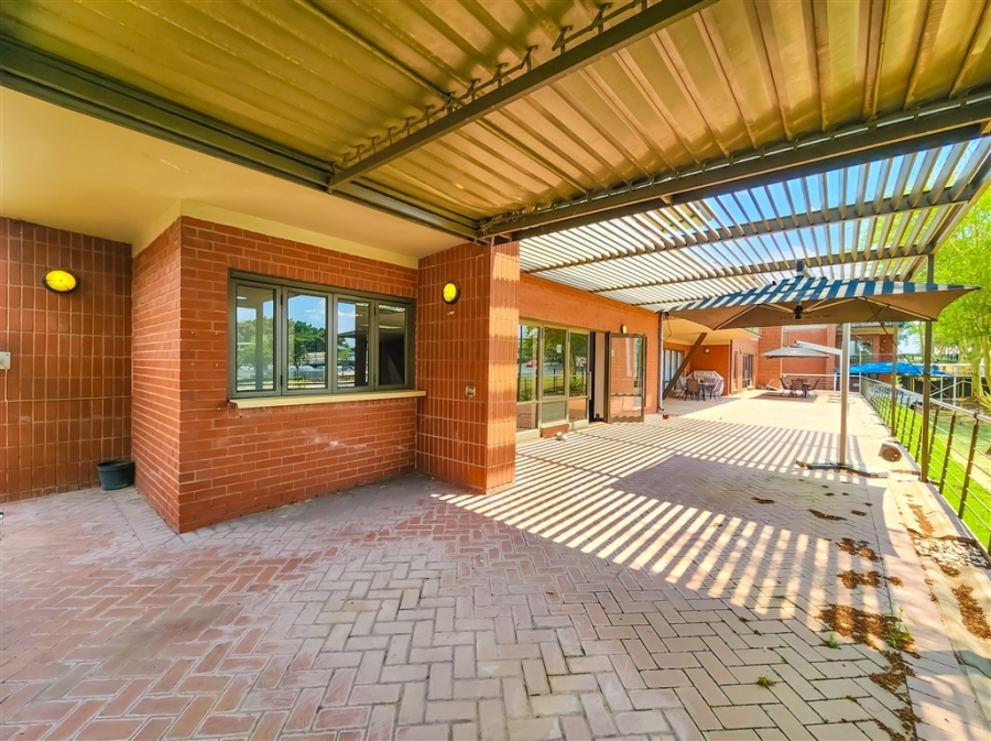 To Let Commercial Property for Rent in Fourways Gauteng