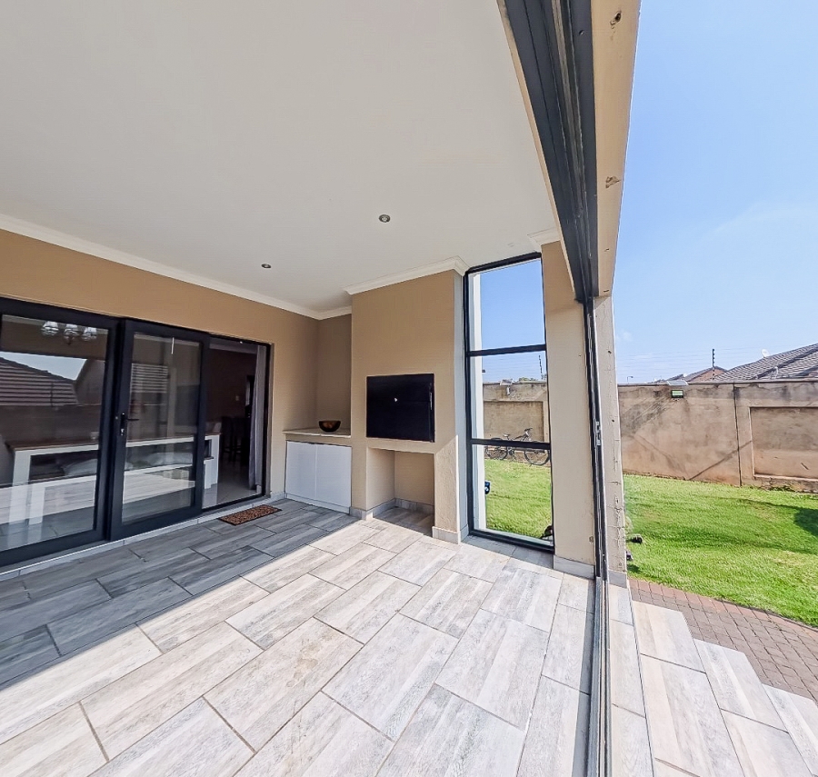 3 Bedroom Property for Sale in Olympus AH Gauteng