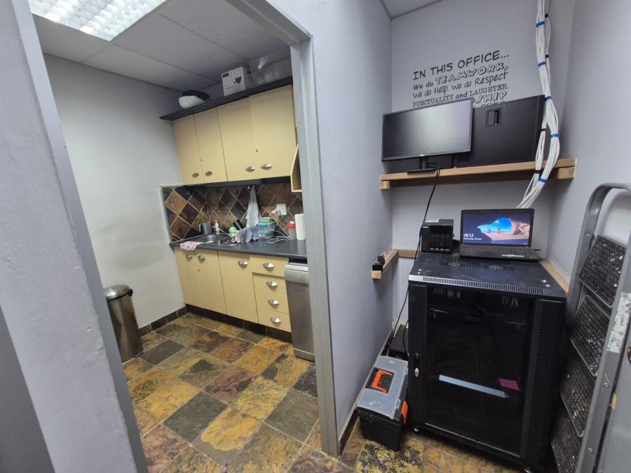 To Let Commercial Property for Rent in Die Hoewes Gauteng