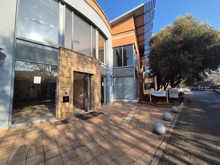 To Let Commercial Property for Rent in Die Hoewes Gauteng