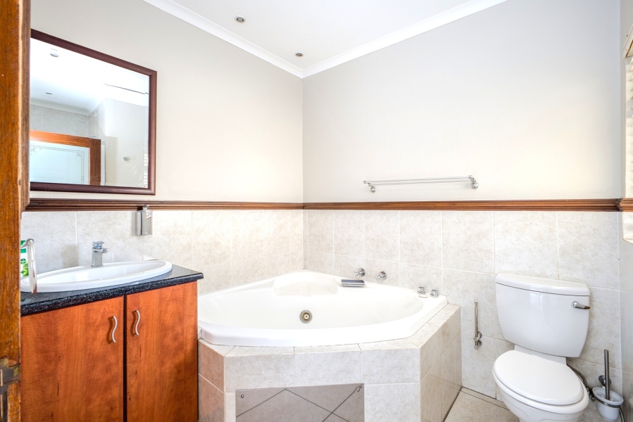 1 Bedroom Property for Sale in Fourways Gauteng