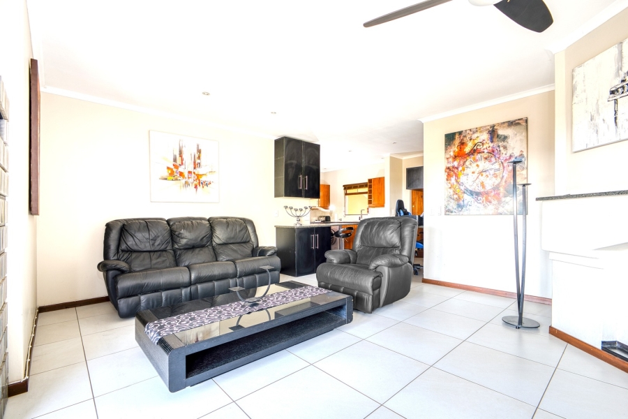 1 Bedroom Property for Sale in Fourways Gauteng