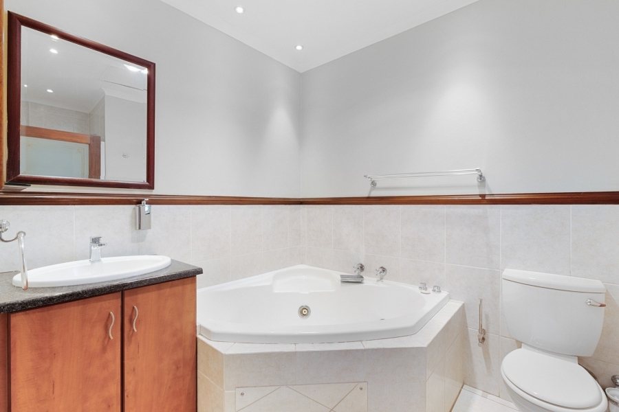 1 Bedroom Property for Sale in Fourways Gauteng