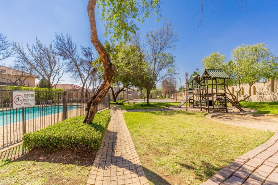 1 Bedroom Property for Sale in Fourways Gauteng