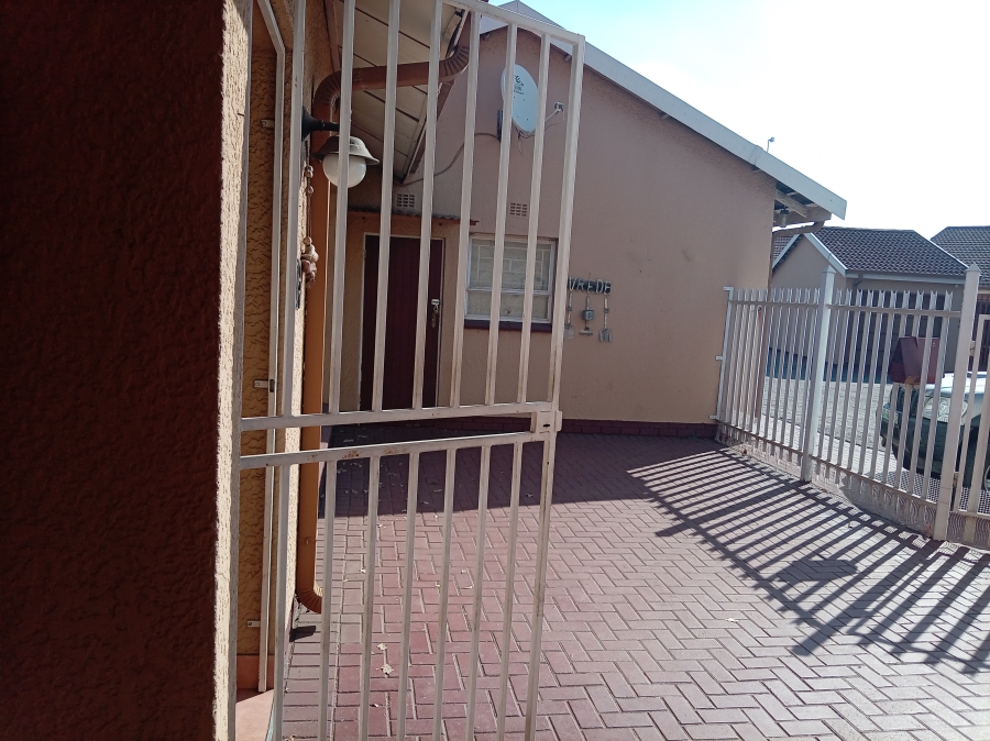 2 Bedroom Property for Sale in Vanderbijlpark CW 4 Gauteng