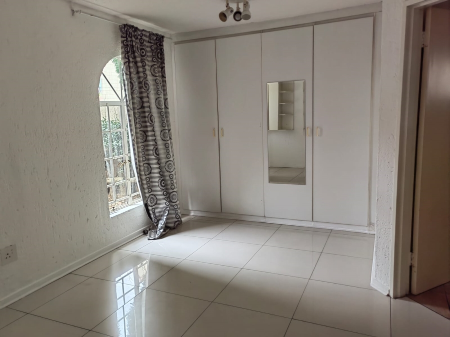 2 Bedroom Property for Sale in Vorna Valley Gauteng