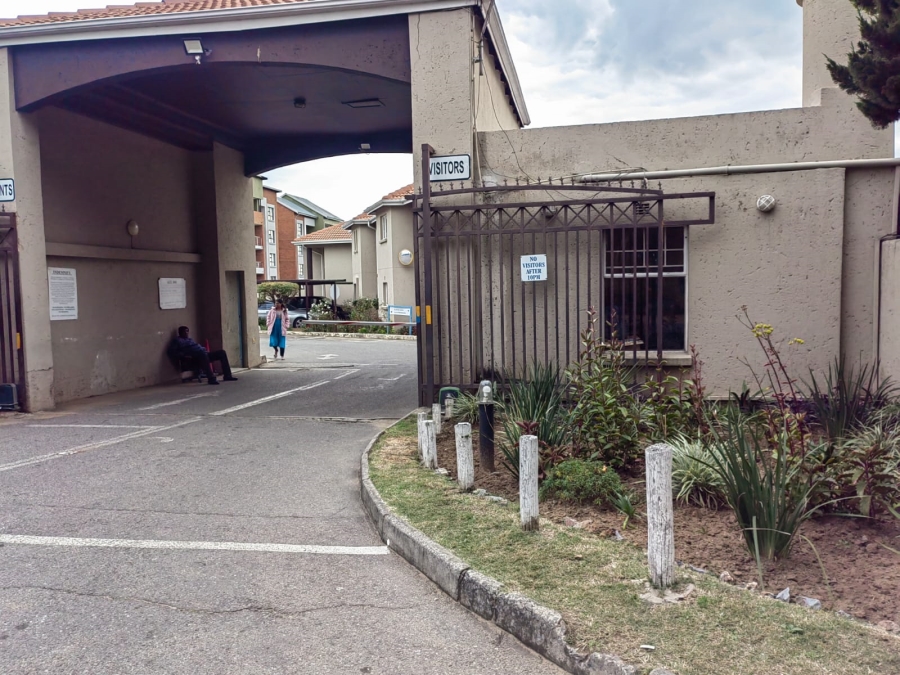 2 Bedroom Property for Sale in Vorna Valley Gauteng