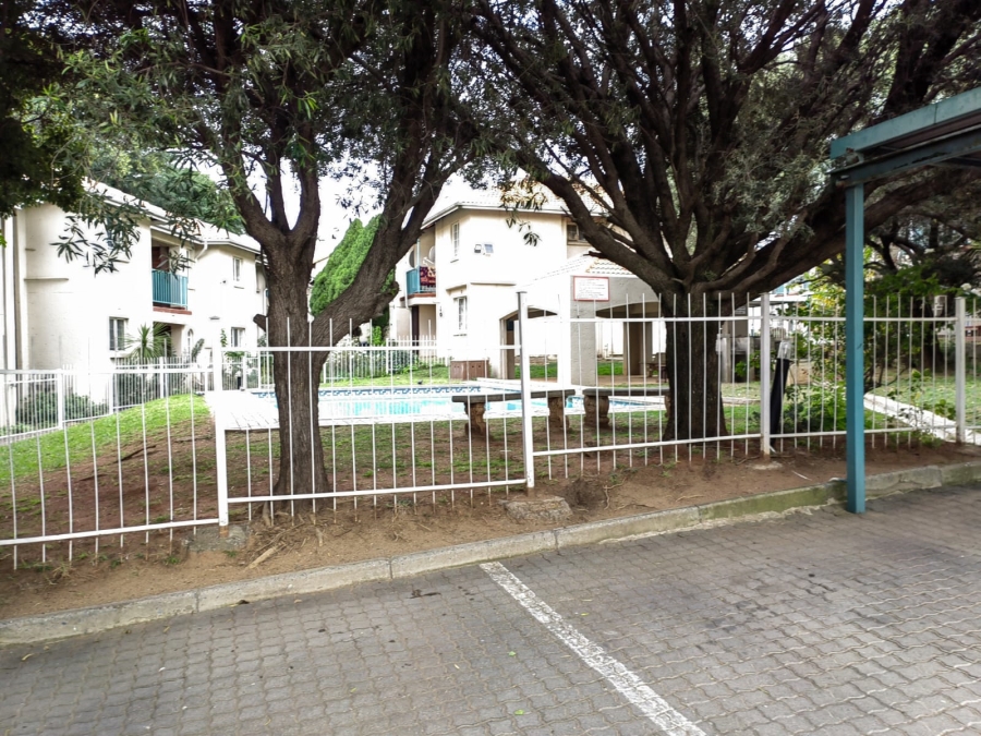 2 Bedroom Property for Sale in Vorna Valley Gauteng