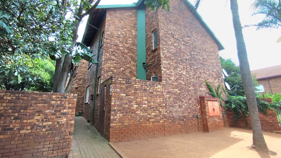 2 Bedroom Property for Sale in Die Hoewes Gauteng