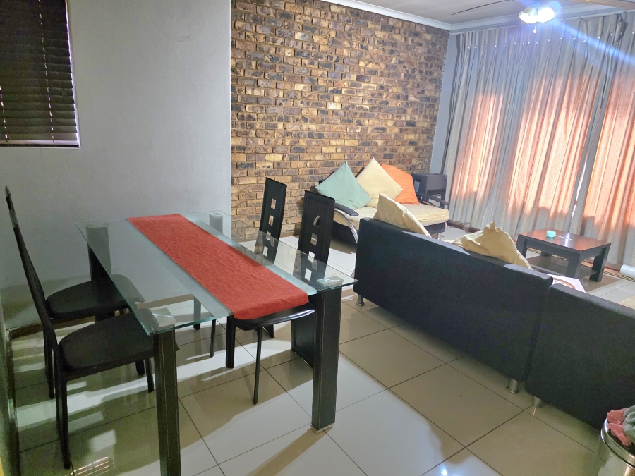 2 Bedroom Property for Sale in Die Hoewes Gauteng
