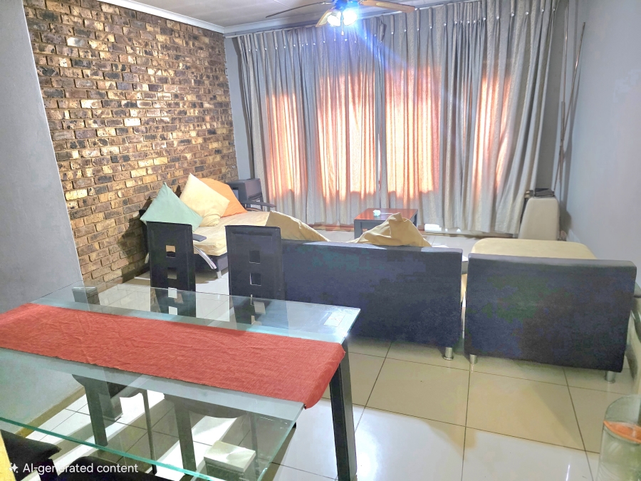 2 Bedroom Property for Sale in Die Hoewes Gauteng