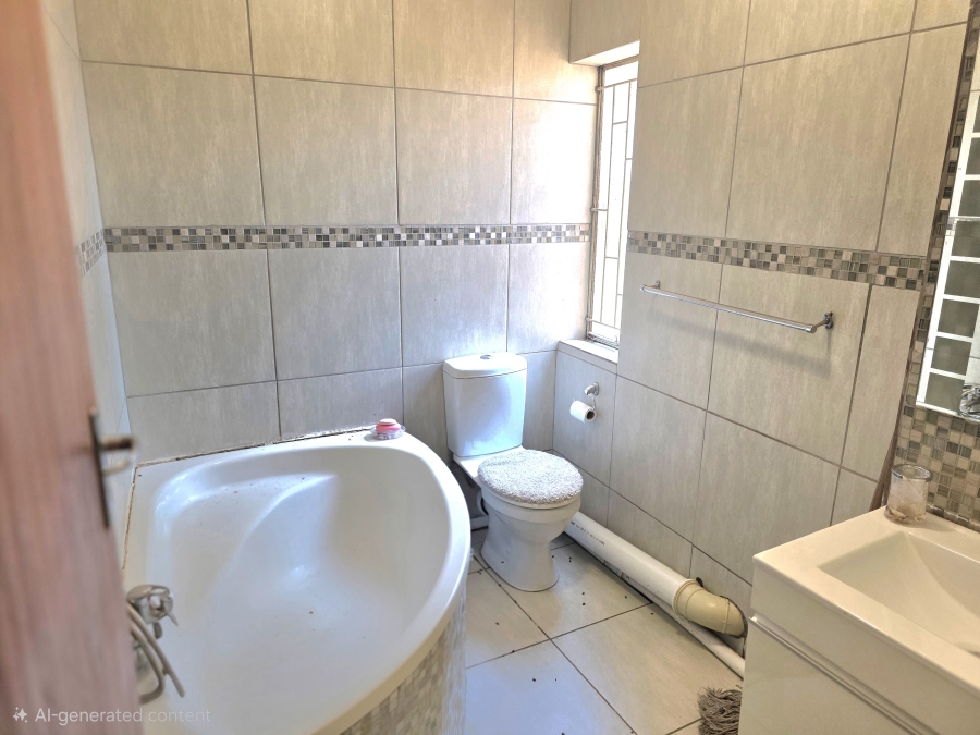 2 Bedroom Property for Sale in Die Hoewes Gauteng