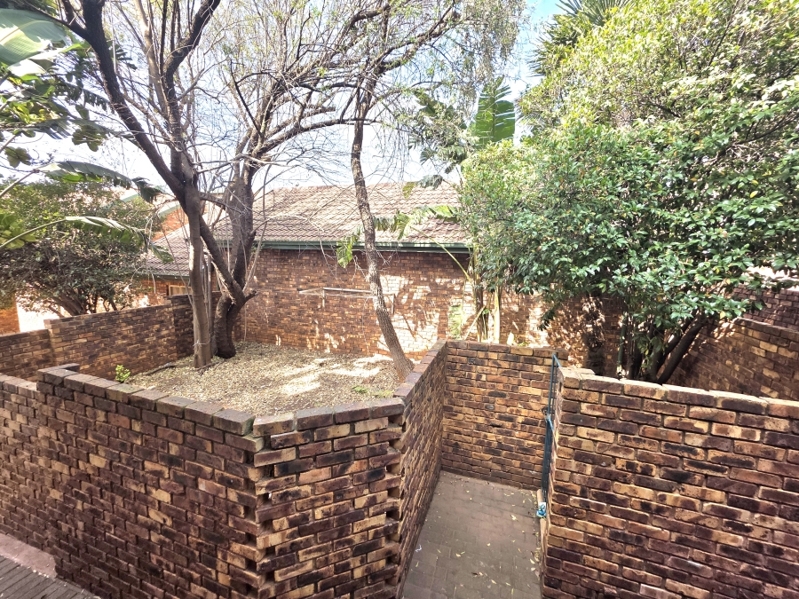 2 Bedroom Property for Sale in Die Hoewes Gauteng