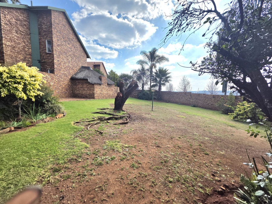 2 Bedroom Property for Sale in Die Hoewes Gauteng