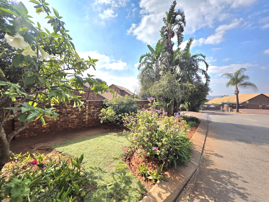 2 Bedroom Property for Sale in Die Hoewes Gauteng
