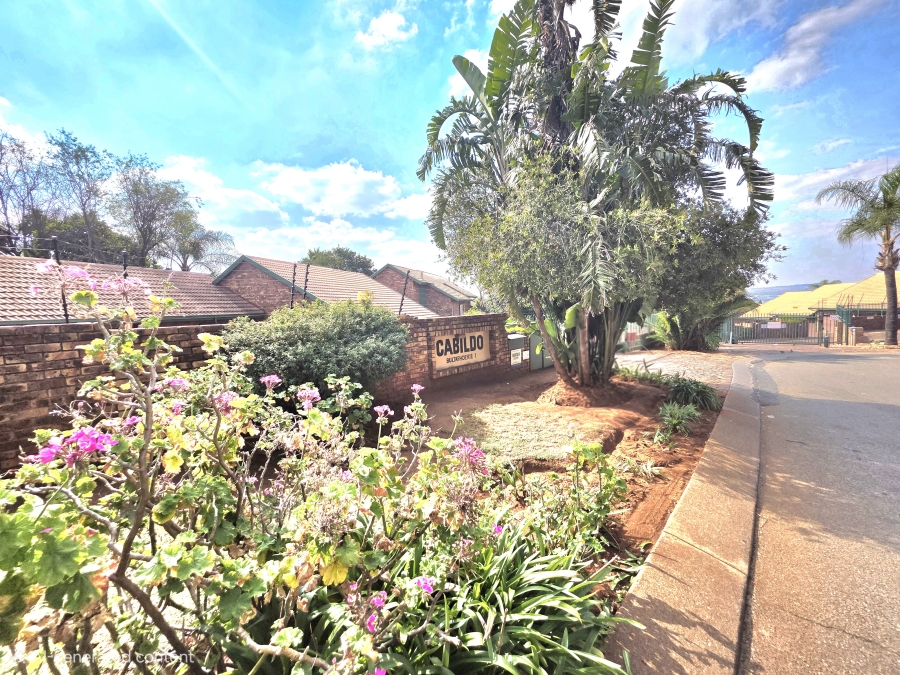 2 Bedroom Property for Sale in Die Hoewes Gauteng