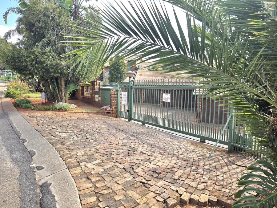 2 Bedroom Property for Sale in Die Hoewes Gauteng