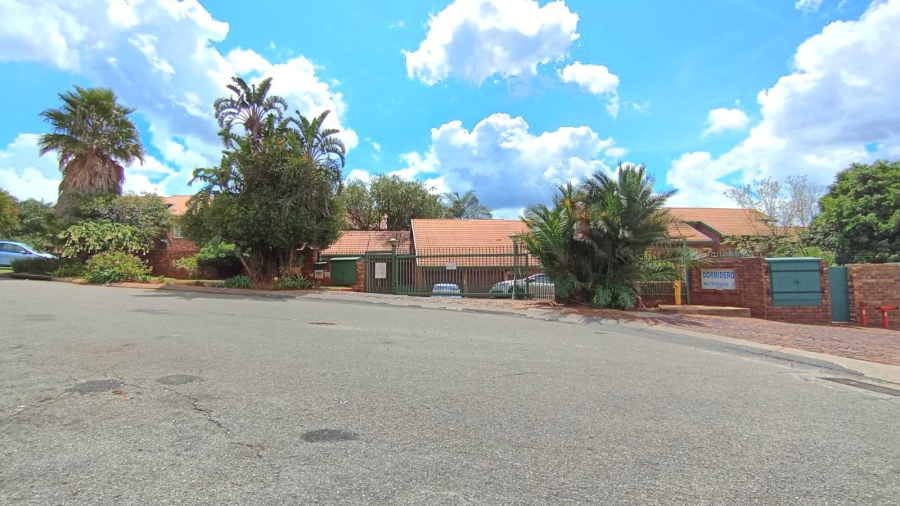 2 Bedroom Property for Sale in Die Hoewes Gauteng