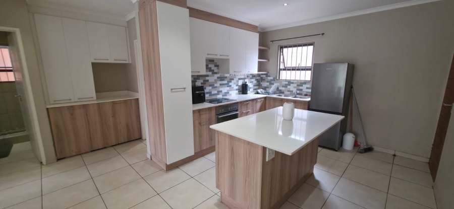 To Let 2 Bedroom Property for Rent in Die Hoewes Gauteng