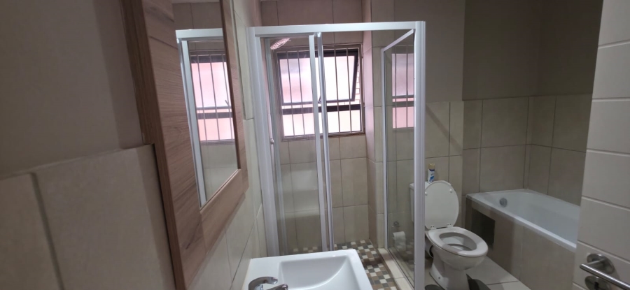 To Let 2 Bedroom Property for Rent in Die Hoewes Gauteng