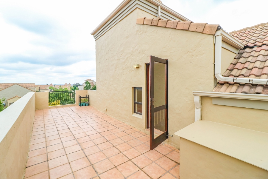 To Let 2 Bedroom Property for Rent in Lonehill Gauteng