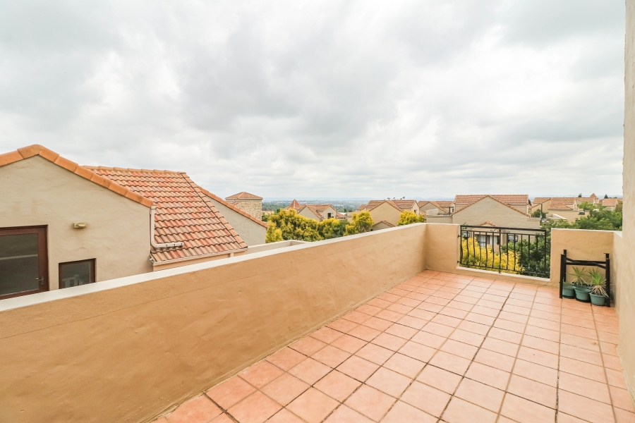 To Let 2 Bedroom Property for Rent in Lonehill Gauteng