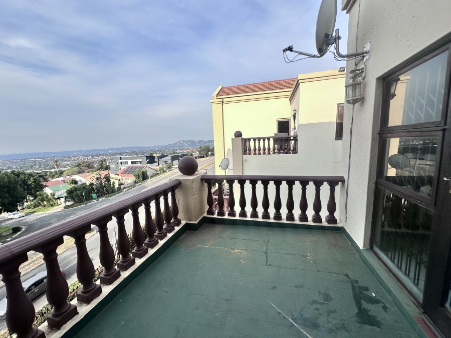 To Let 2 Bedroom Property for Rent in Constantia Kloof Gauteng