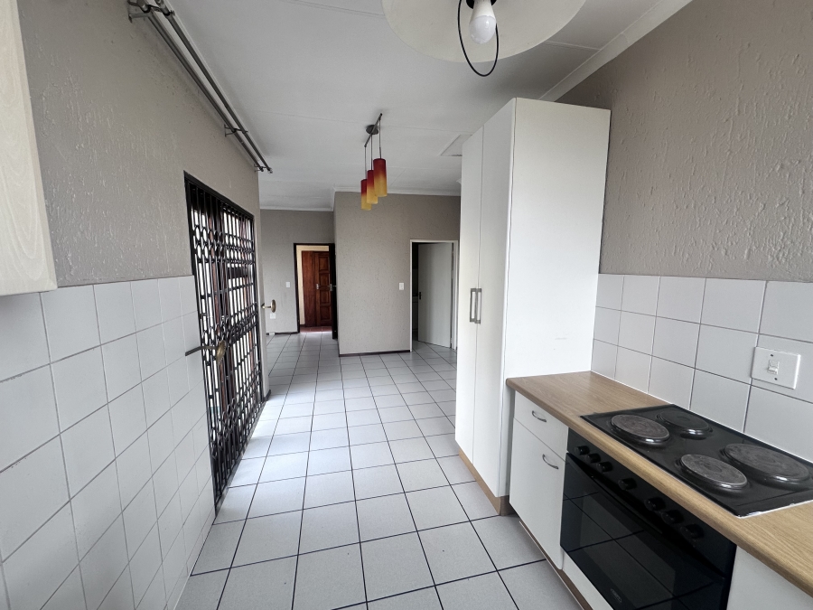 To Let 2 Bedroom Property for Rent in Constantia Kloof Gauteng
