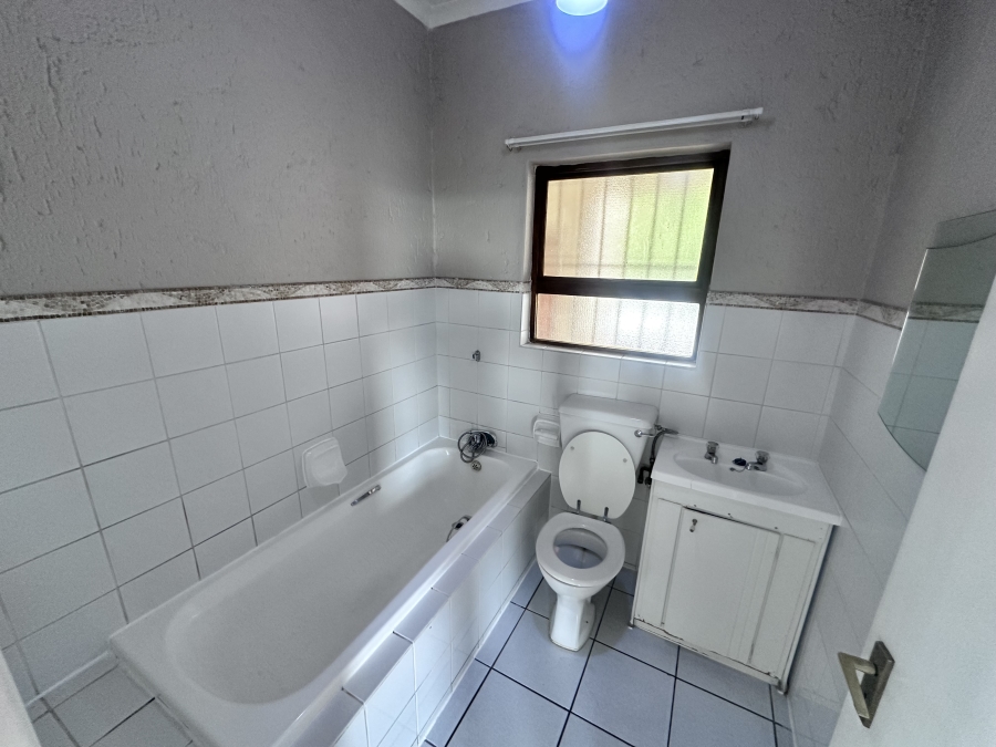 To Let 2 Bedroom Property for Rent in Constantia Kloof Gauteng
