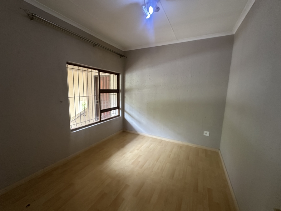 To Let 2 Bedroom Property for Rent in Constantia Kloof Gauteng