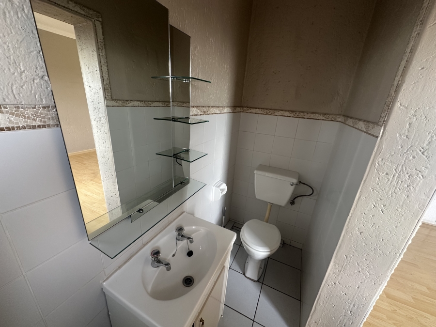 To Let 2 Bedroom Property for Rent in Constantia Kloof Gauteng
