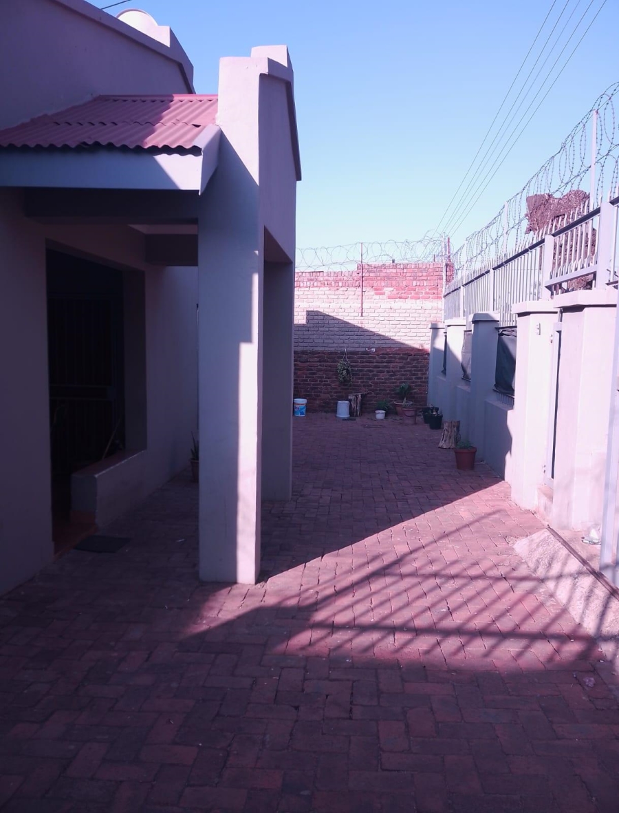 To Let 2 Bedroom Property for Rent in Laudium Gauteng