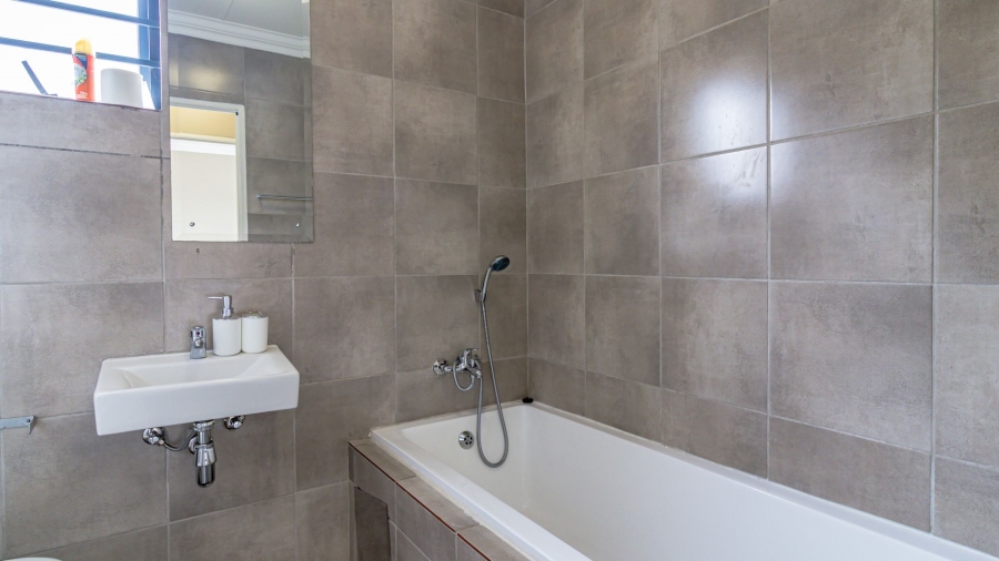 To Let 3 Bedroom Property for Rent in South Hills Gauteng