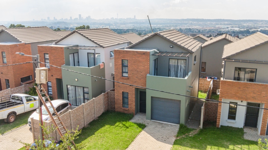 To Let 3 Bedroom Property for Rent in South Hills Gauteng