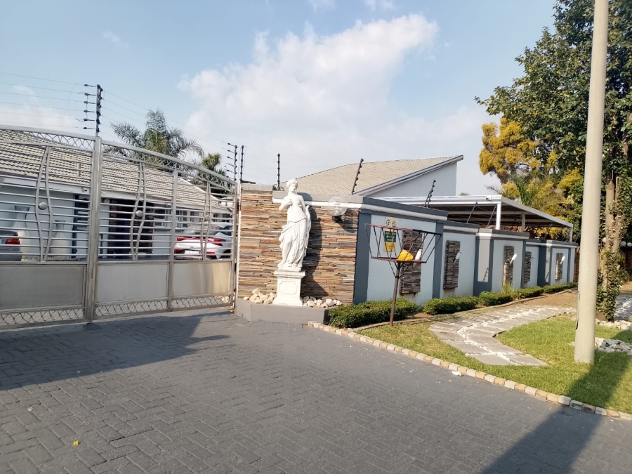 To Let 3 Bedroom Property for Rent in Sunward Park Gauteng