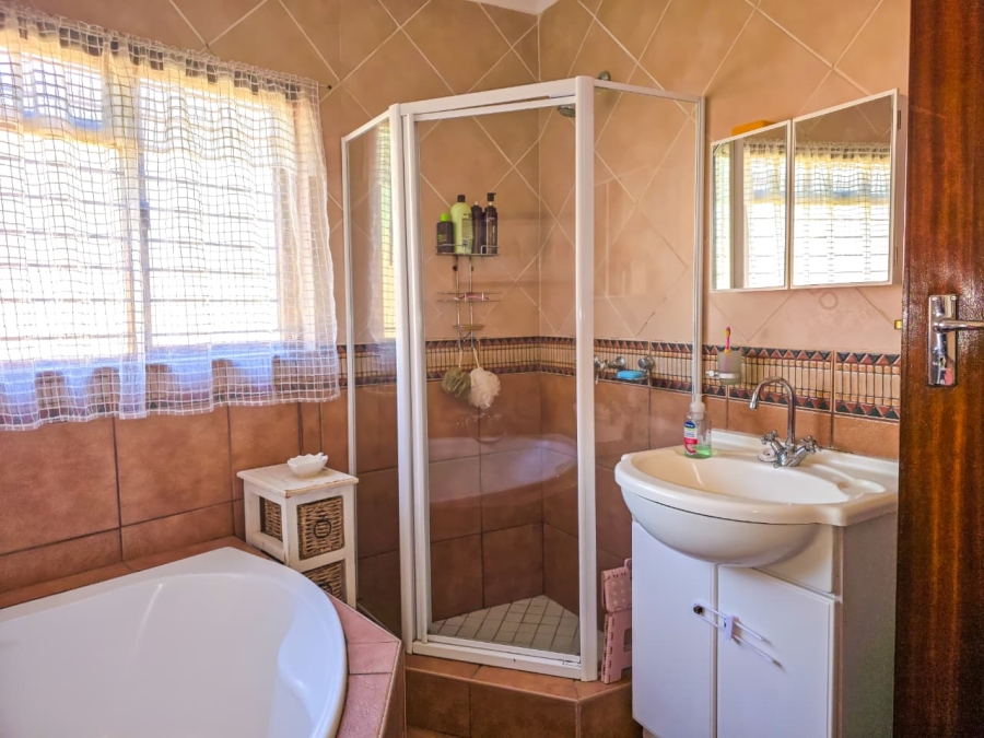 4 Bedroom Property for Sale in Ninapark Gauteng
