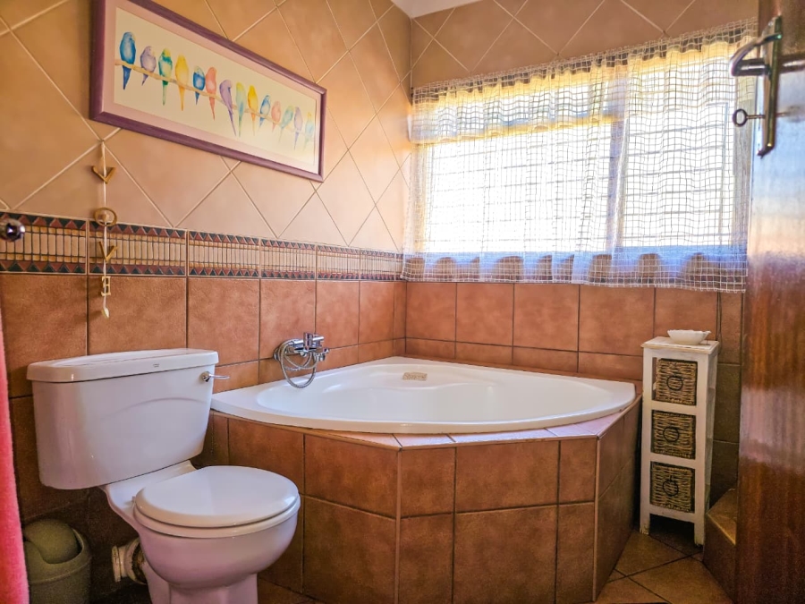 4 Bedroom Property for Sale in Ninapark Gauteng