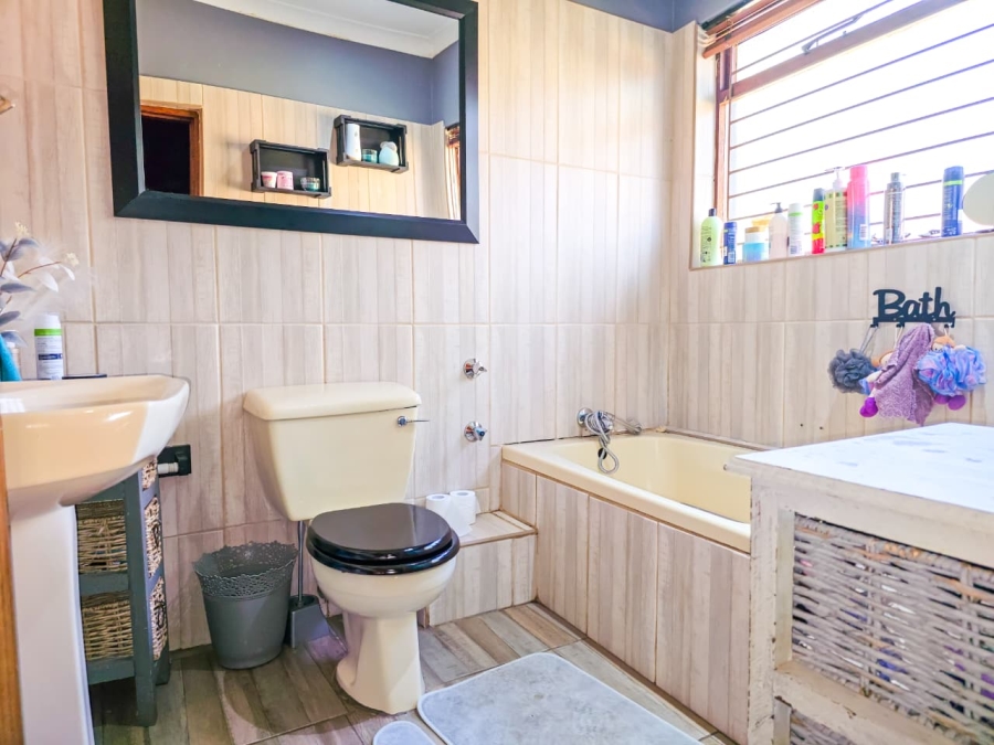 4 Bedroom Property for Sale in Ninapark Gauteng