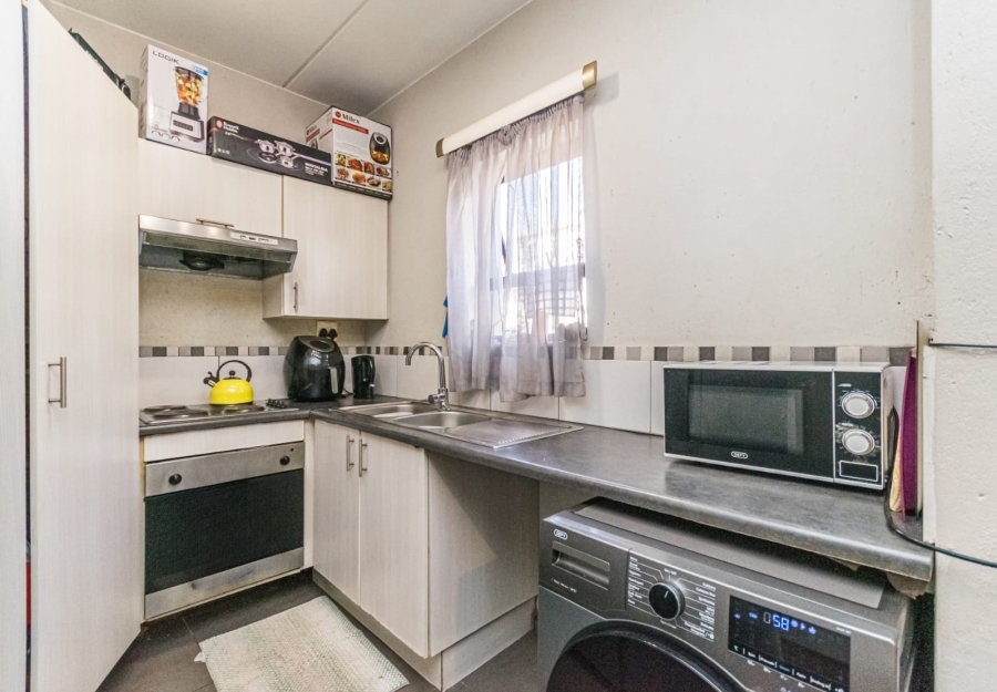 To Let 2 Bedroom Property for Rent in Kimbult A H Gauteng