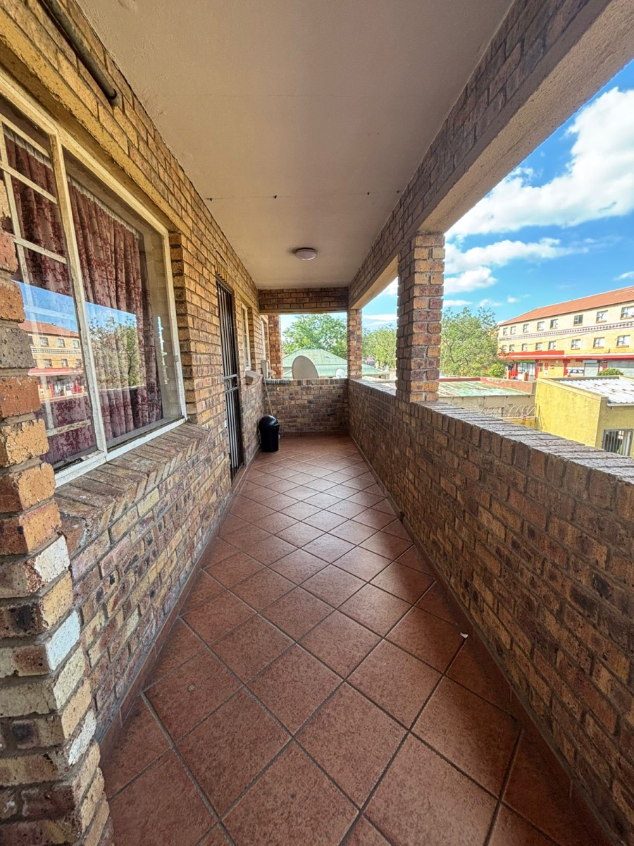 2 Bedroom Property for Sale in Edleen Gauteng