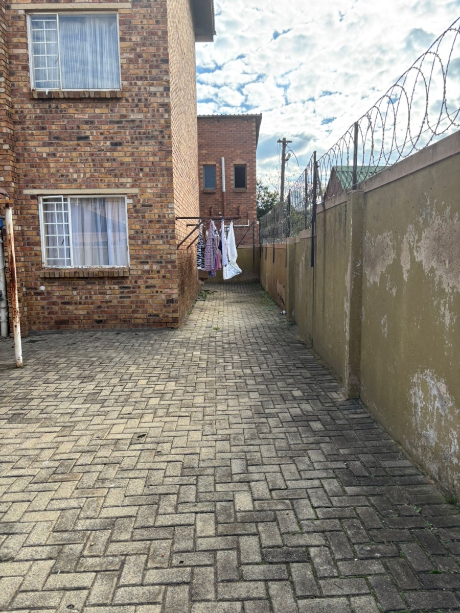 2 Bedroom Property for Sale in Edleen Gauteng