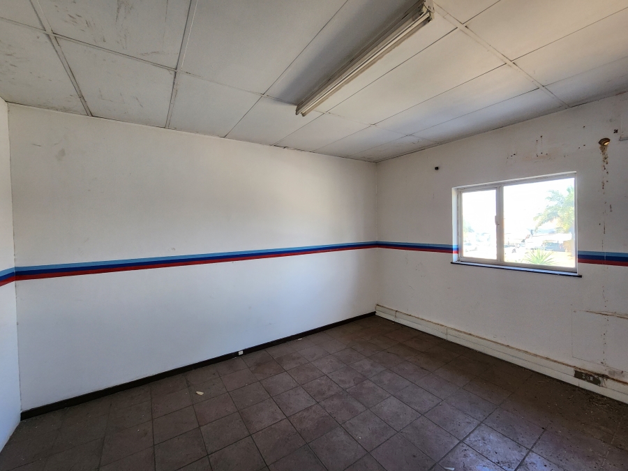 To Let Commercial Property for Rent in Koedoespoort Industrial Gauteng