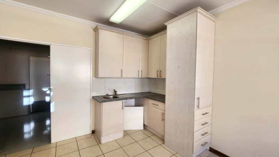 1 Bedroom Property for Sale in Garsfontein Gauteng