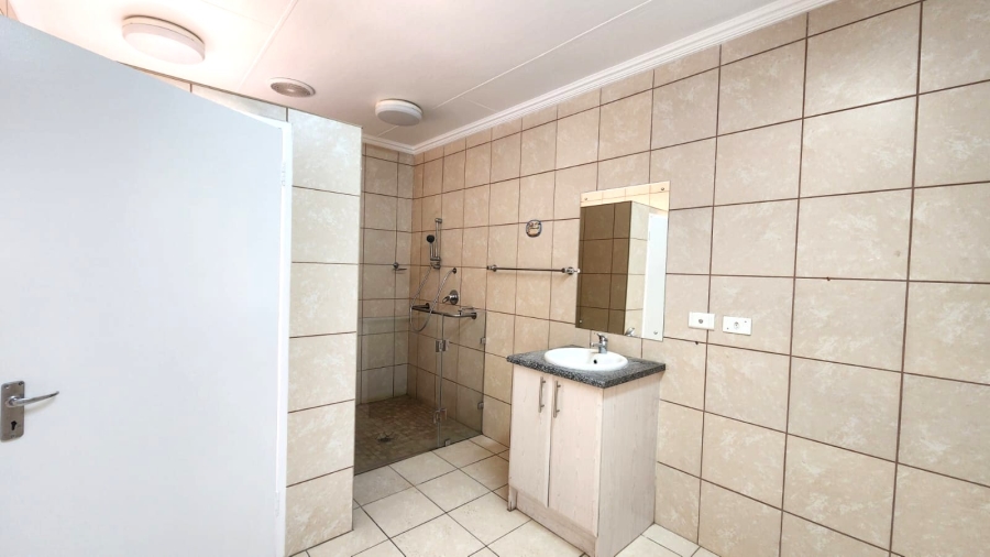 1 Bedroom Property for Sale in Garsfontein Gauteng
